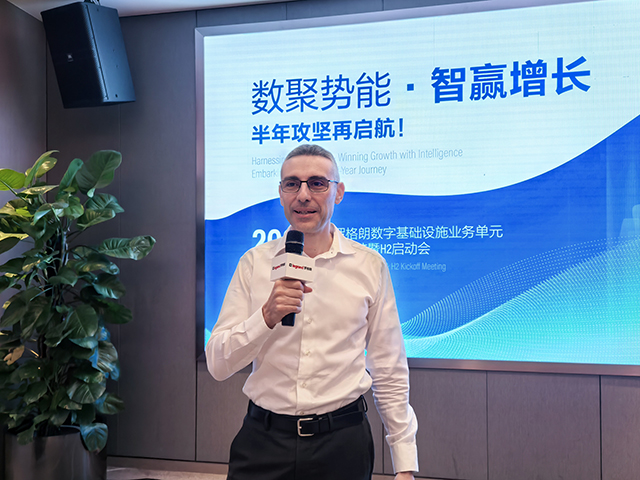 羅格朗中國(guó)及東(dōng)南(nán)亞國(guó)家(jiā)市(shì)場(chǎng)部副總裁馬可(kě)先生(shēng)