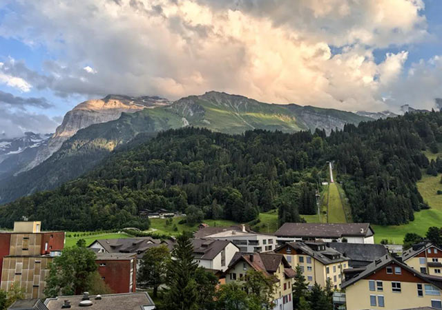 蜜月(yuè)小(xiǎo)鎮