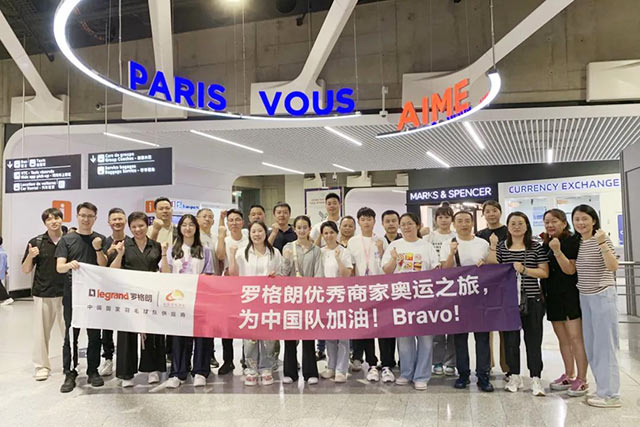 優秀經銷商合影(yǐng)